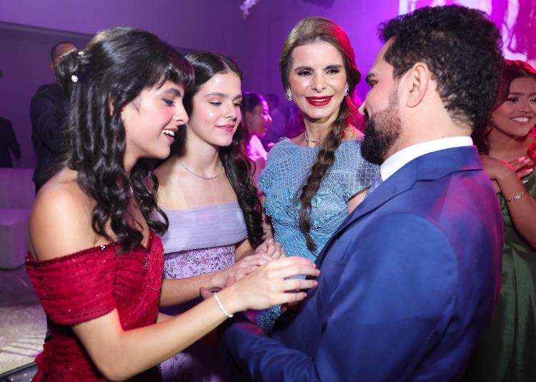 Família celebrou aniversário de gêmeas em São Paulo Família celebrou aniversário de gêmeas em São Paulo