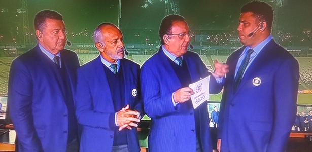 Arnaldo César Coelho, Júnior, Galvão Bueno e Ronaldo em transmissão do jogo da seleção brasileira - Reprodução/TV Globo