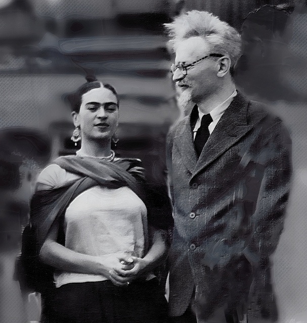 Trotsky é clicado com Frida Kahlo ao chegar ao Mexico em 1937 - Reprodução
