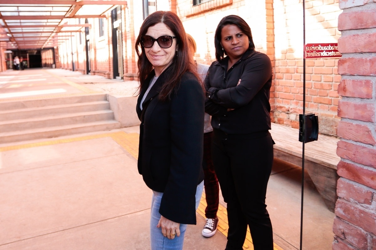 15.jul.2016 - A atriz Tuna Dwek chega ao velório do cineasta Hector Babenco, na Cinemateca Brasileira, em São Paulo - Rafael Cusato e Manuela Scarpa/Brazil News