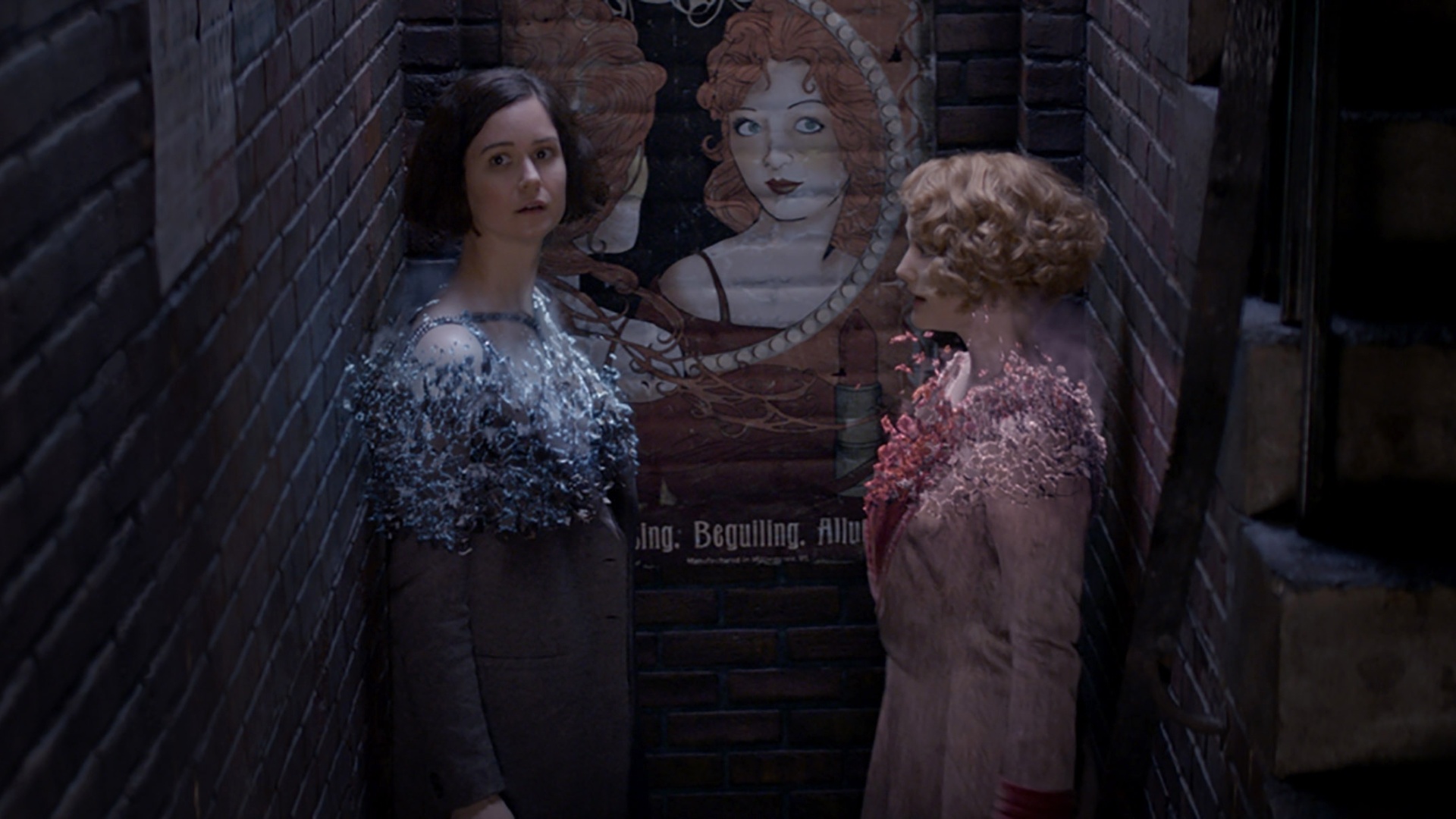 Katherine Waterston e Alison Sudol em cena de "Animais Fantásticos e Onde Habitam" - Divulgação /Warner