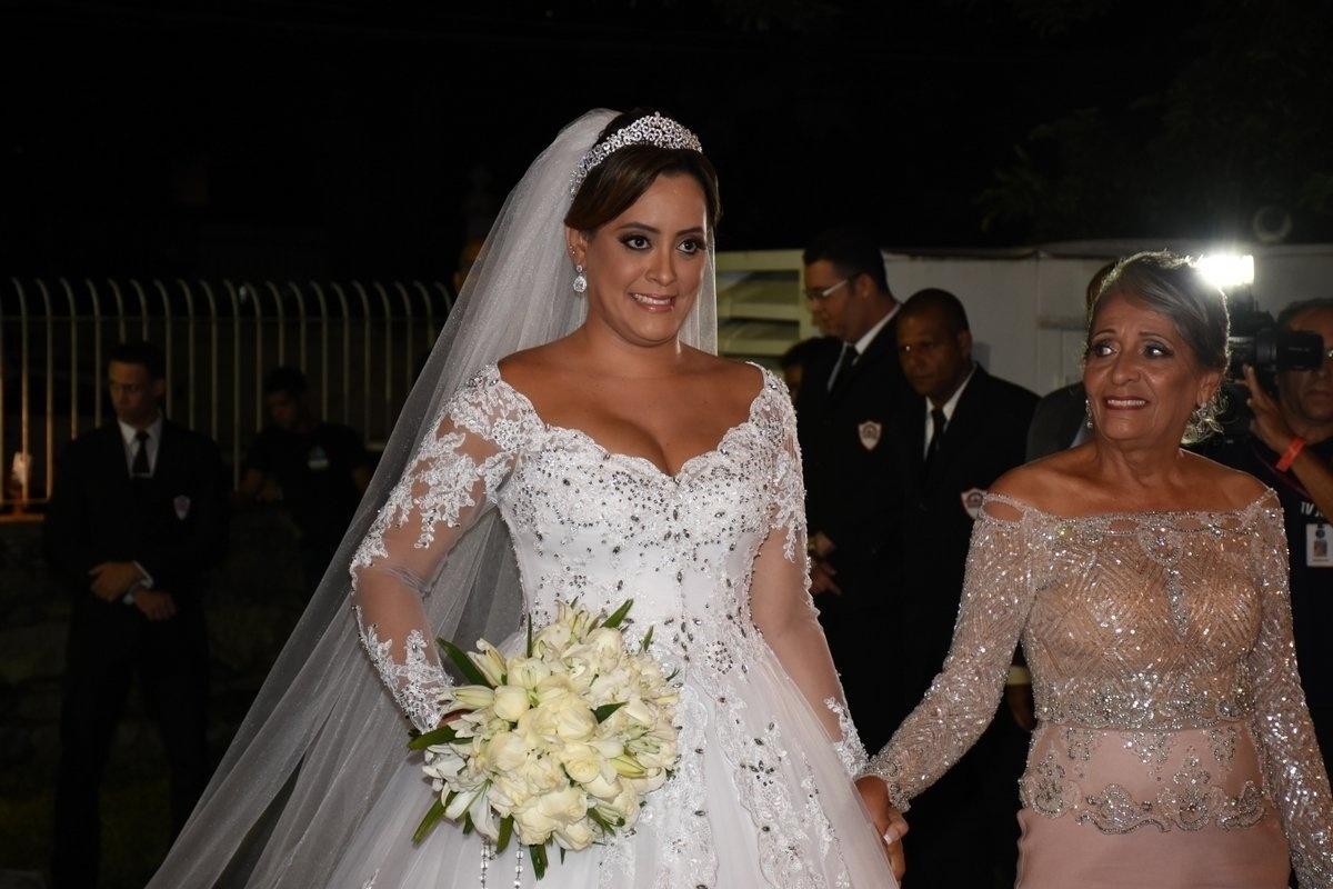 Péricles e a pedagoga Lidiane Santos se casam no Recife - AgNews