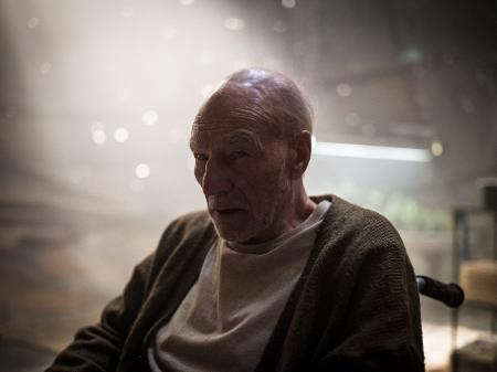 O ator Patrick Stewart em cena de "Logan" - Reprodução