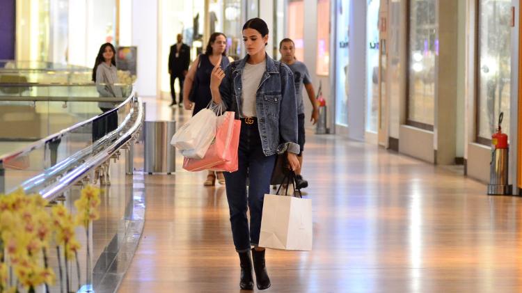 Bruna Marquezine deixa shopping no Rio cheia de sacolas após compras - Webert Belicio/Ag.News - Webert Belicio/Ag.News