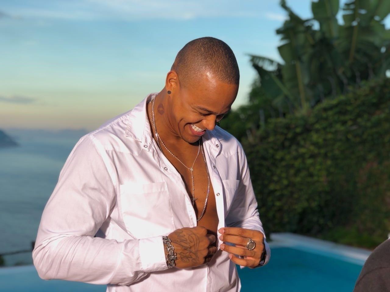 Léo Santana grava videoclipe de "10 Beijos de Rua" no Rio de Janeiro - Divulgação