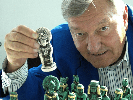 O pesquisador Erich von Däniken, autor de "Eram os Deuses Astronautas" - Reprodução