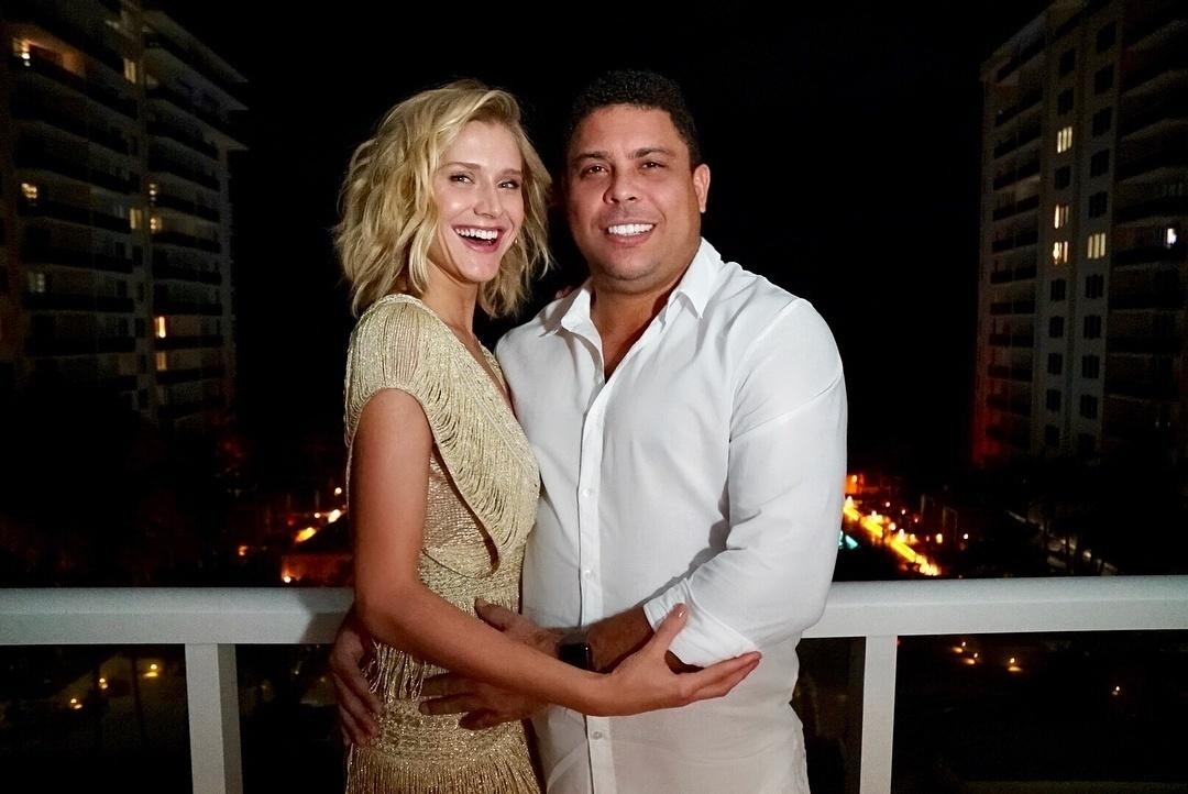 A modelo Celina Locks namora Ronaldo há quatro anos; o ex-jogador encerrou sua carreira no futebol e se tornou ídolo do time paulista - Reprodução/Instagram