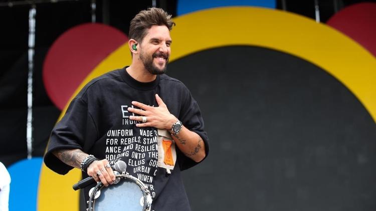 Felipe Pezzoni, vocalista da Banda Eva, em show no CarnaUOL - Alexandre Schneider/UOL - Alexandre Schneider/UOL