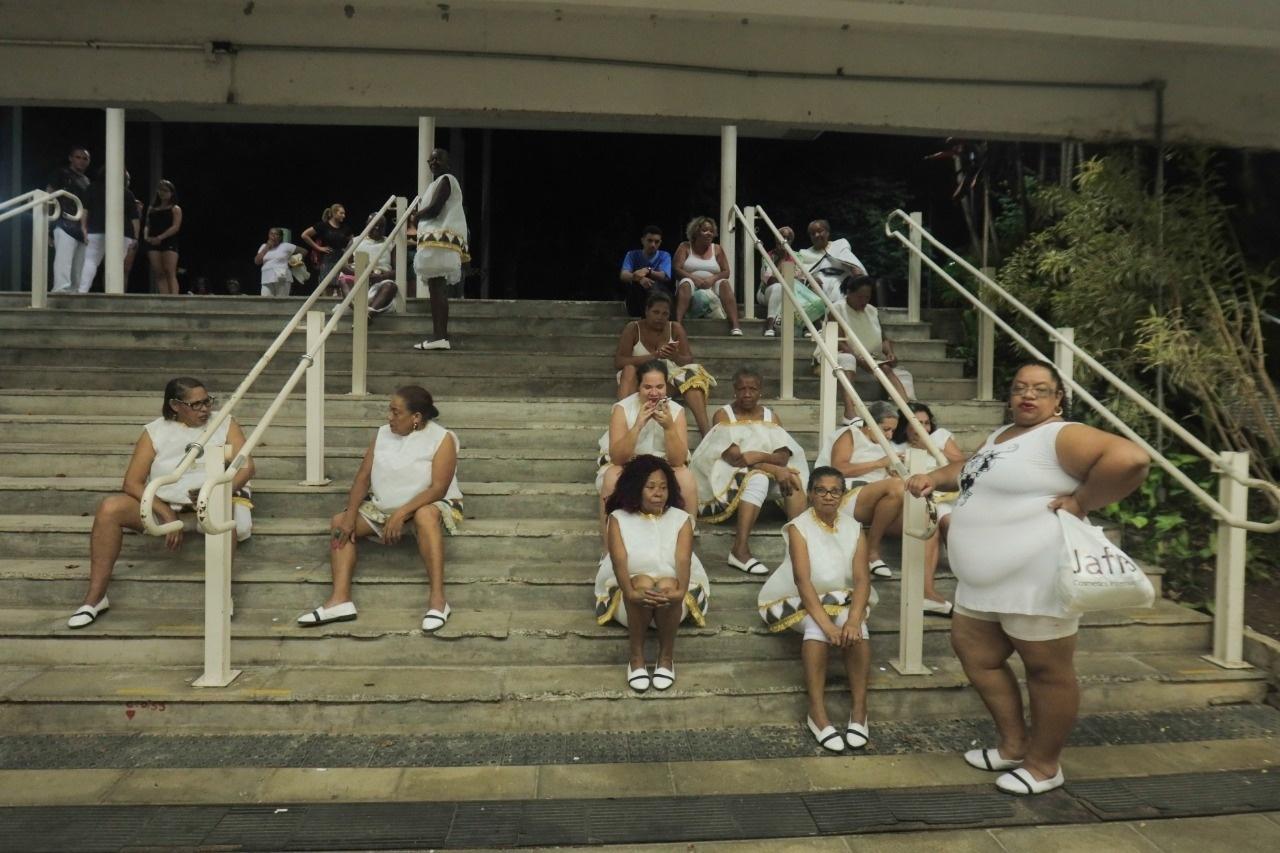 Preparativos da escola de samba antes do início dos desfiles no Anhembi - Ricardo Matsukawa/UOL