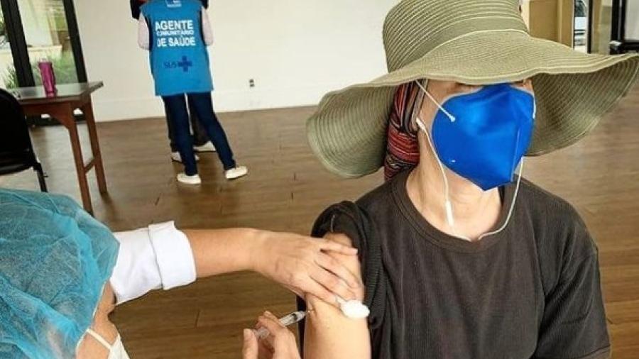 Fernanda Torres é vacinada contra a covid-19 no Rio de Janeiro - Reprodução/Instagram