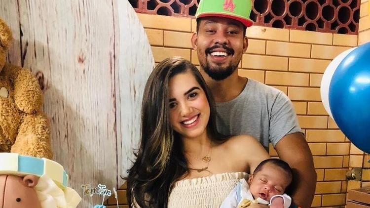 A Fazenda 2021: Mussunzinho com a noiva, Karoline Menezes, e o filho, o pequeno Tom - Reprodução/Instagram - Reprodução/Instagram