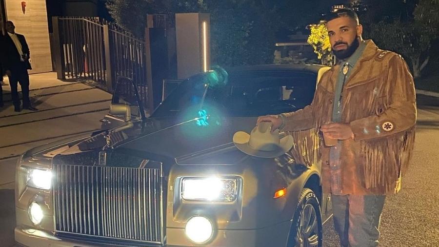 Rapper Drake com seu "novo" Rolls-Royce - Reprodução/Instagram