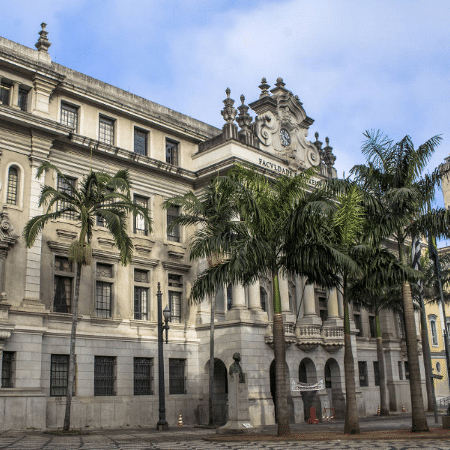Faculdade de Direito do Largo São Fransisco da Universidade de São Paulo (foto) tem fundo patrimonial para doação de bolsas para estudantes e reformas da fachada; os chamados endowment - Reprodução