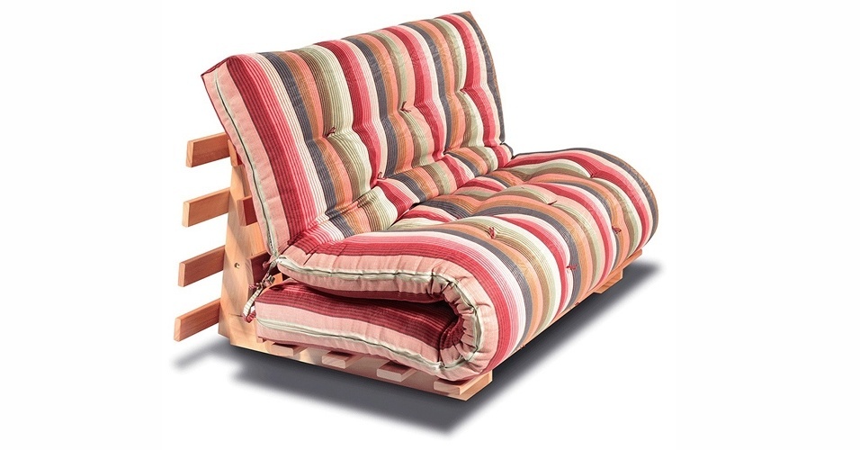 Indicado para espaços compactos, o sofá-cama Tokyo tem estrutura de madeira e colchão de futon em algodão e sarja. Com 190 cm x 130 cm, está à venda na Mobly (www.mobly.com.br) | Para outras informações, consulte o fornecedor - Divulgação