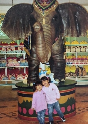 Giulia e a irmã mais nova, Giovanna, passaram a infância na Coreia do Sul  - Reprodução/Instagram@giubuscacio - Reprodução/Instagram@giubuscacio