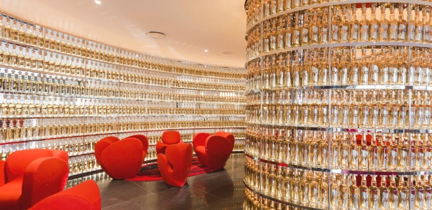 A bebida do poder: garrafas de uísque são destaque em um dos bares do hotel - Divulgação/The Watergate Hotel - Divulgação/The Watergate Hotel