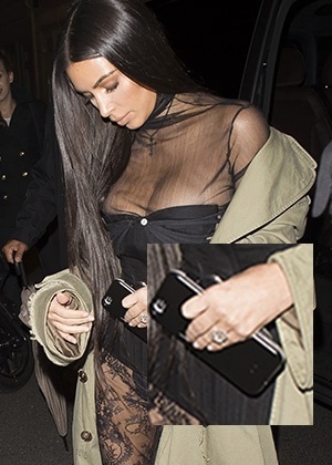 Segundo a agência de fotos AKM, esse seria um dos aneis roubados de Kim - AKM - AKM