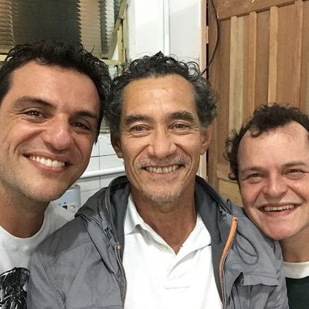 Rodrigo Lombardi com Matheus Nachtergaele e Chico Diaz nos bastidores de "Carcereiros" - Reprodução/Instagram/rodrigolombardi