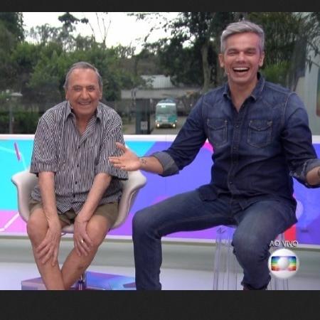 Agildo Ribeiro brinca com Otaviano Costa e Sophia Abrahão por estar com as pernas de fora  - Reprodução/TV Globo/Vídeo Show