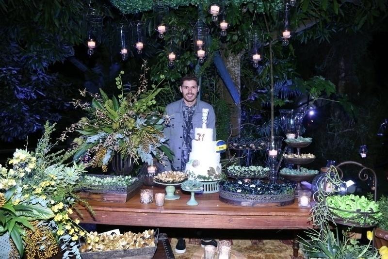 Bruno Mossa de Rezende, o Bruninho da seleção brasileira de vôlei, deu uma grande festa na madrugada deste domingo (25) na Barra da Tijuca, Zona Oeste do Rio de Janeiro. Vários famosos foram prestigiar a badalação do jogador como Neymar, Gabriel Jesus, Luciano Huck, Thiaguinho, Thiago Martins, entre outros - AgNews/Anderson Borde