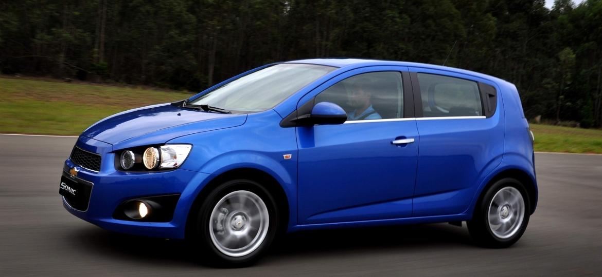 Chevrolet Sonic chamou a atenção com seu visual arrojado ao estrear em 2012, mas as vendas não decolaram e ele se despediu 2 anos depois - Divulgação