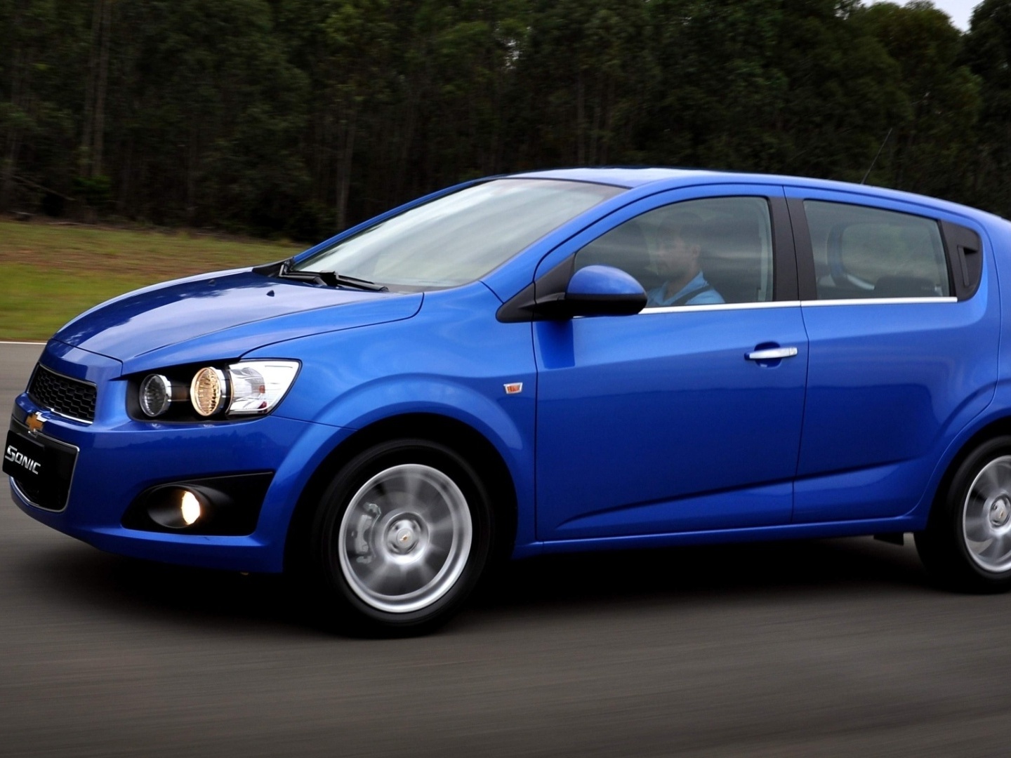 Chevrolet Sonic Hatch LT 1.6 2014: Fotos e Vídeos