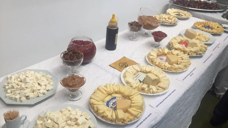 Variedade de queijos oferecidos durante protesto do deputado Fábio Ramalho contra apreensão da Vigilância Sanitária no Rock in Rio - Luciana Amaral/UOL  - Luciana Amaral/UOL 