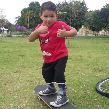 Willian, filho da pedagoga pedagoga Ana Cristina Bezerra; personagens de matéria de UOL Estilo sobre adoção - Arquivo Pessoal - Arquivo Pessoal