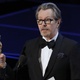 Gary Oldman mostra o seu Oscar de melhor ator por "O Destino de uma Nação" - REUTERS/Lucas Jackson