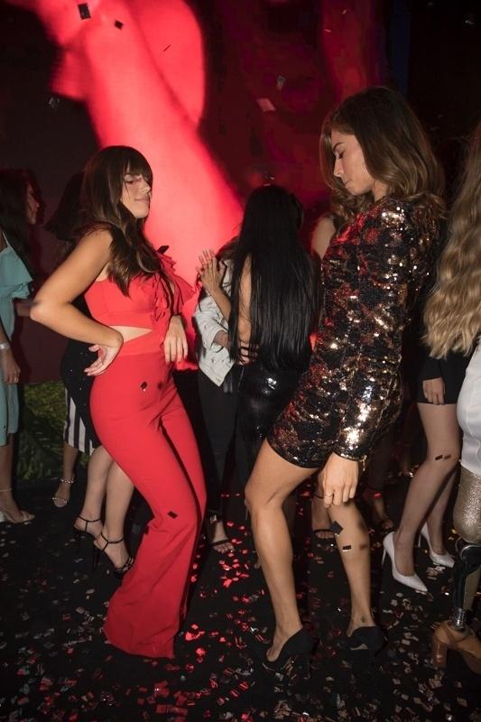 Giovanna Lancelotti se diverte na pista de dança com Grazi Massafera - Felipe Panfili /Divulgação