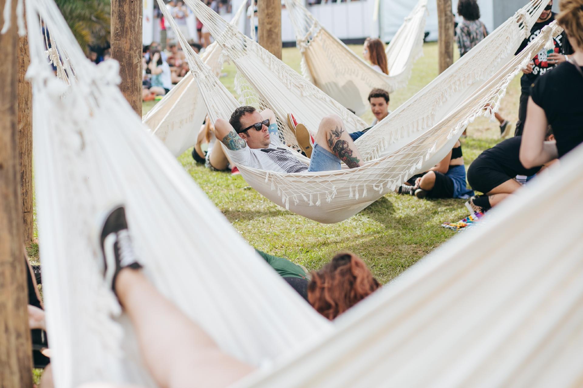 Público aproveita as redes para descansar no Lollapalooza Brasil 2018 - Felipe Gabriel/UOL