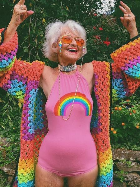 Helen Winkle tem 90 anos e começou a postar seus looks no Instagram por um pedido da bisneta. Hoje, ela tem 3,3 milhões de seguidores na rede - Reprodução Instagram