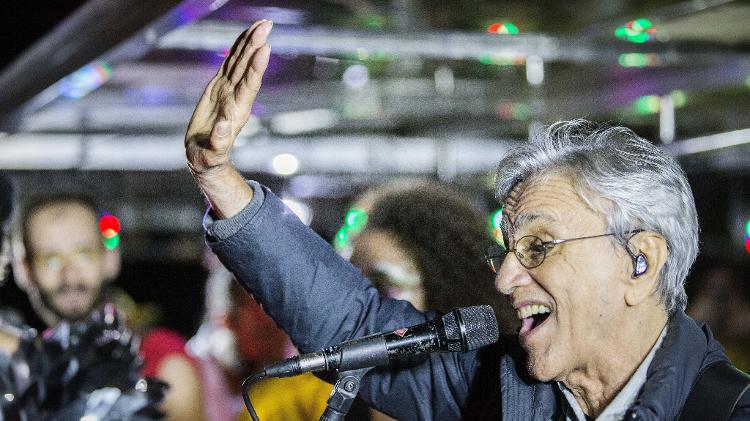 Caetano Veloso canta com o cortejo do bloco Tarado Ni Você na rua da Consolação, durante a Virada Cultural Caetano Veloso canta com o cortejo do bloco Tarado Ni Você na rua da Consolação, durante a Virada Cultural