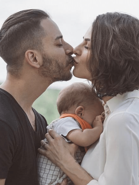 Monica Benini e o marido, Junior Lima, com o filho Otto - Reprodução/Instagram