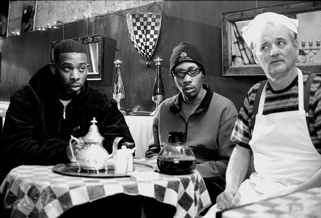 ill Murray, RZA e The GZA  em cena de "Sobre Café e Cigarros" (2003) - Divulgação