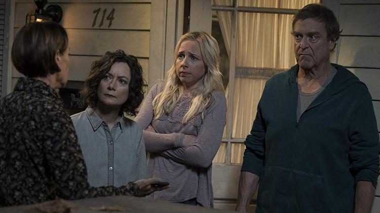 John Goodman, Sara Gilbert, Alicia Goranson e Laurie Metcalf em cena da série "The Conners" - Reprodução - Reprodução