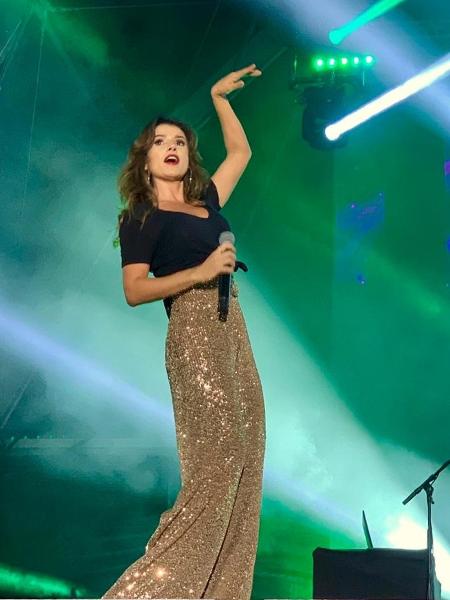Paula Fernandes durante show em Portugal - Divulgação
