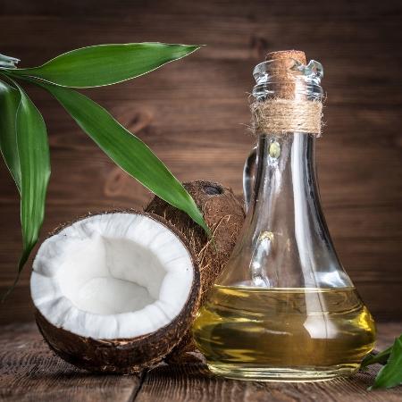 O óleo de coco pode funcionar como um lubrificante natural  - iStock