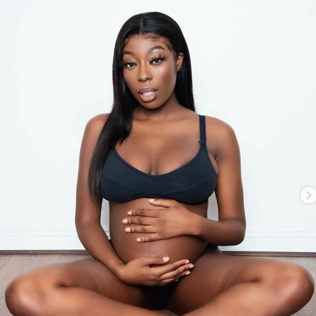 Nicole Thea, youtuber de 24 anos da Inglaterra estava próxima de realizar o parto do filho - Reprodução/Instagram
