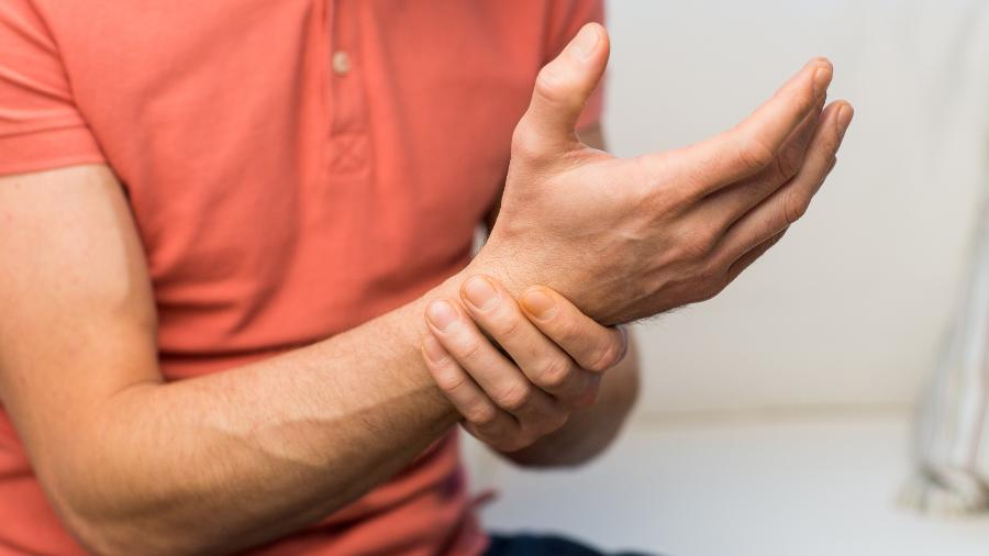 Dor no braço: saiba as possíveis causas e como tratar - Getty Images/iStockphoto