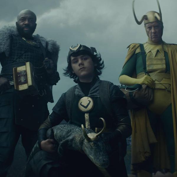 Boastful Loki (DeObia Oparei), Kid Loki (Jack Veal), Jacaré Loki e Velho Loki (Richard E. Grant)