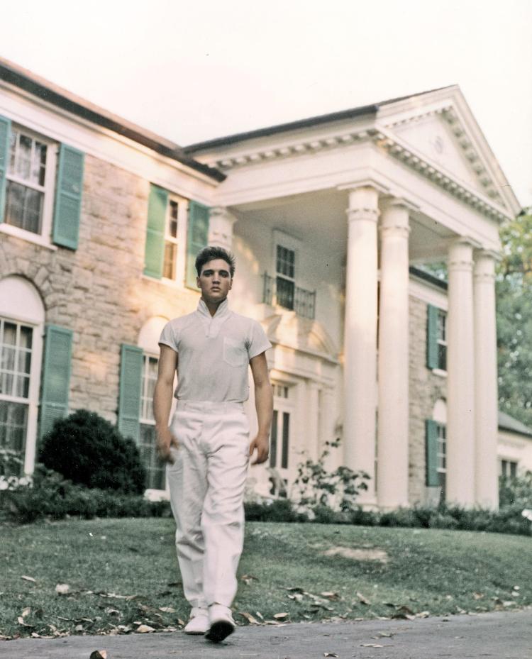 Elvis em Memphis, em sua propriedade Graceland