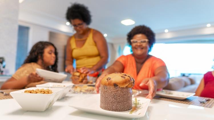 panettone.  dinner;  birthday;  Family - iStock - iStock