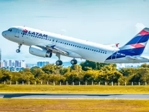 Avião da Latam declara emergência após decolar de Brasília e faz pouso forçado