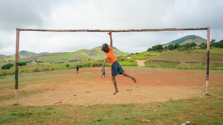 Campo de futebol na aldeia Nova Vila