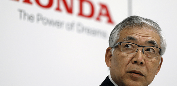 Tetsuo Iwamura, vice-presidente da Honda, anuncia veto a airbags da Takata - Issei Kato/Reuters