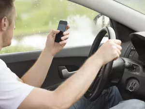 Não é só distração: como celular no carro pode evitar acidentes de trânsito