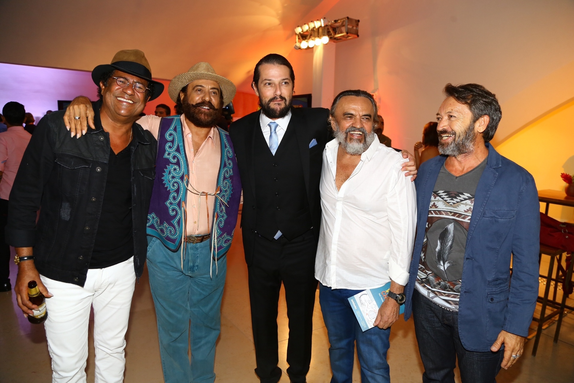 7.mar.2016 - Da esq. para a dir., Maciel Melo, Xangai, Marcelo Serrado, José Dumont e Dadá Venceslau, todos no elenco de 'Velho Chico" - Felipe Assumpção/AgNews