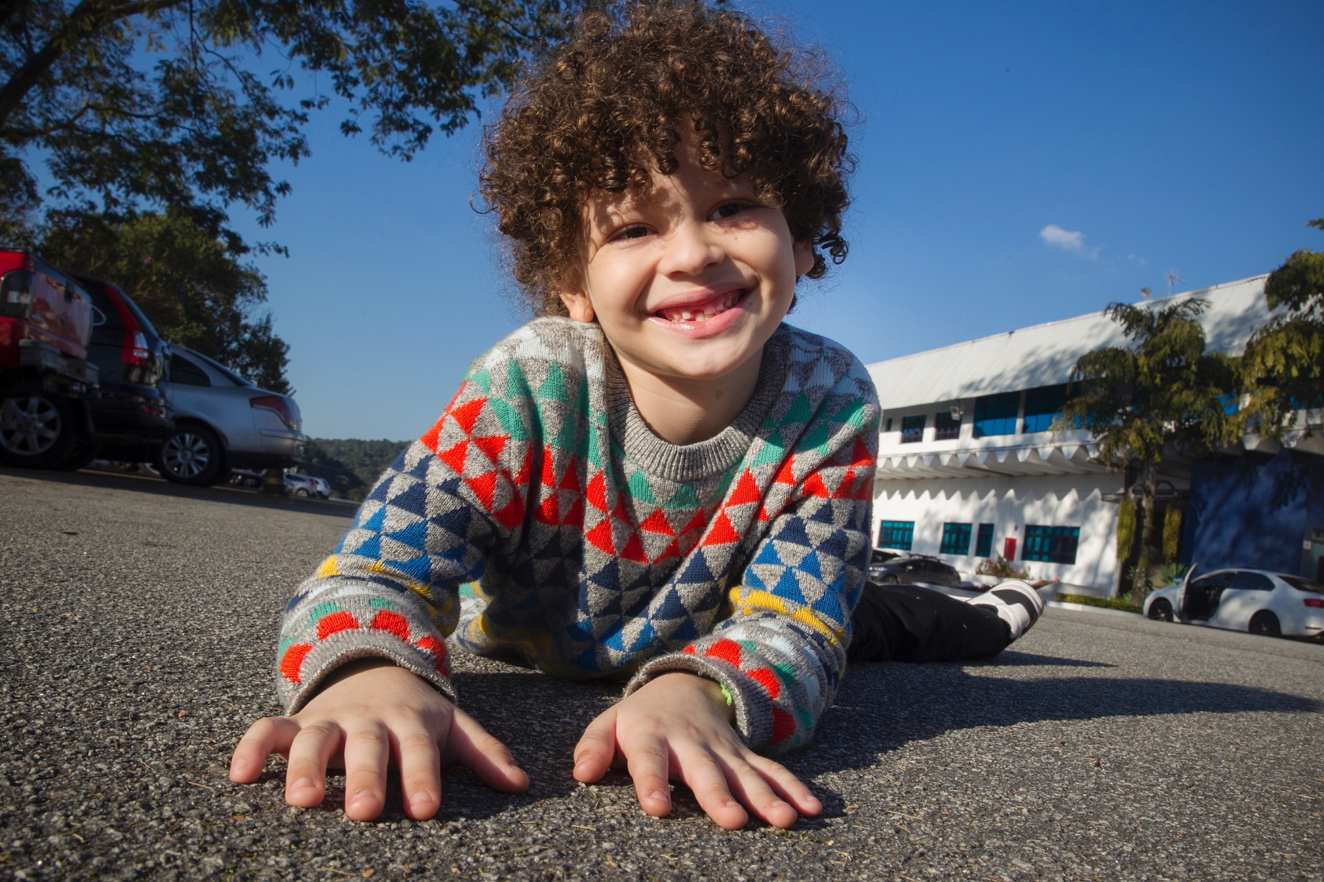 Issac do Vine, 7 anos, semialfabetizado e um livro no currículo - Lucas Lima/UOL