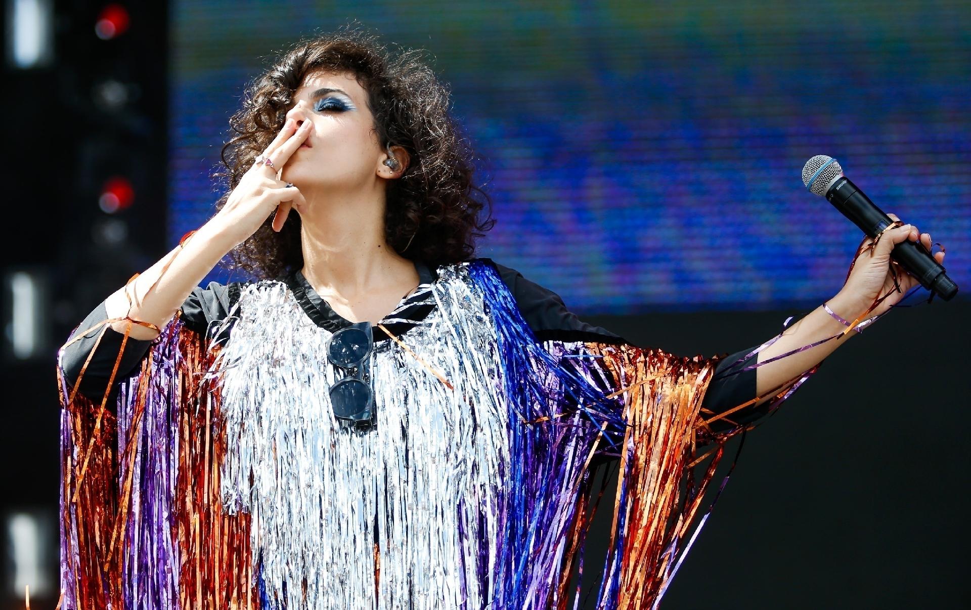 A cantora Céu foi a primeira atração deste domingo no Palco Skol, no Autódromo de Interlagos, em São Paulo - Alexandre Schneider/UOL